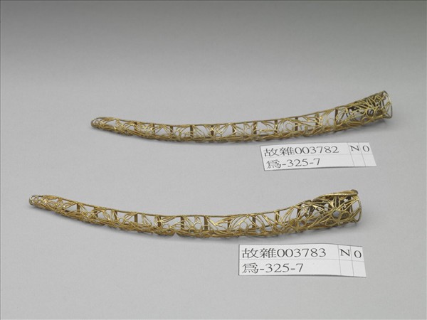 銅鍍金纍絲梅竹紋指甲套