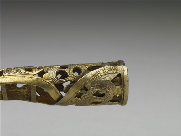 銅鍍金鏤空福壽盤長紋指甲套