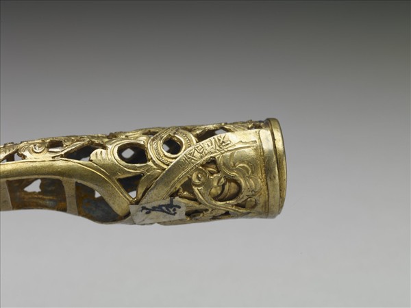 銅鍍金鏤空福壽盤長紋指甲套