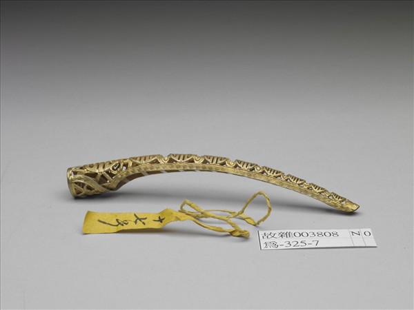 銅鍍金鏤空團壽紋指甲套