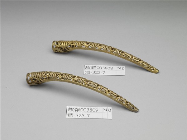 銅鍍金鏤空團壽紋指甲套