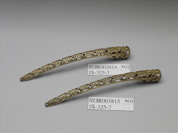 銅鍍金鏤空壽字盤長紋指甲套