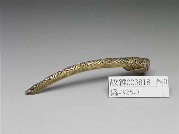 銅鍍金鏤空萬壽紋指甲套