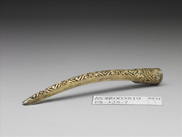 銅鍍金鏤空萬壽紋指甲套