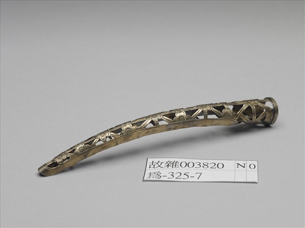 銅鍍金鏤空梅花紋指甲套