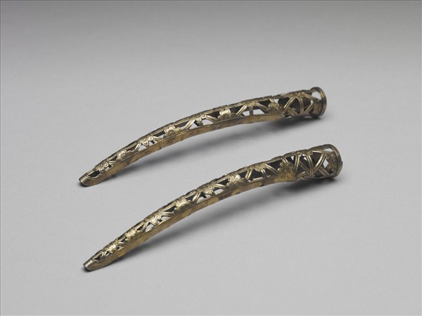 銅鍍金鏤空梅花紋指甲套