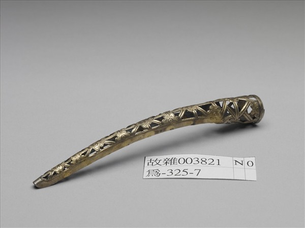 銅鍍金鏤空梅花紋指甲套