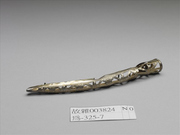 銅鍍金鏤空梅花紋指甲套