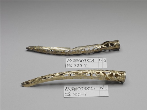 銅鍍金鏤空梅花紋指甲套