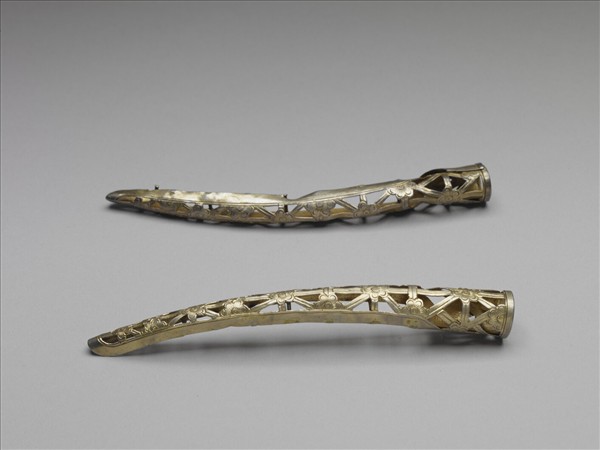 銅鍍金鏤空梅花紋指甲套