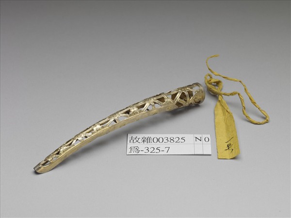 銅鍍金鏤空梅花紋指甲套