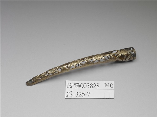 銅鍍金鏤空梅花紋指甲套