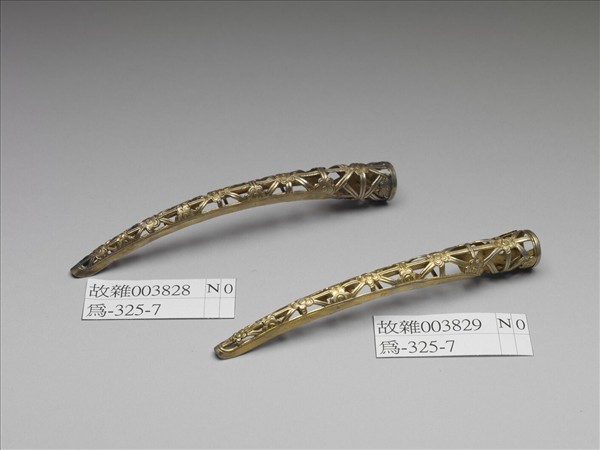 銅鍍金鏤空梅花紋指甲套