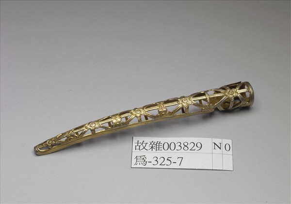 銅鍍金鏤空梅花紋指甲套