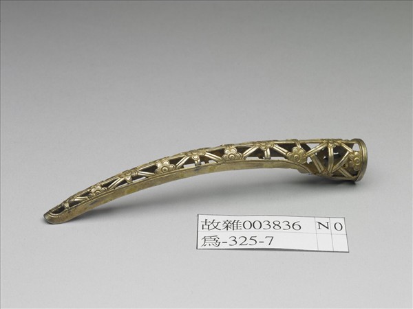 銅鍍金鏤空梅花紋指甲套