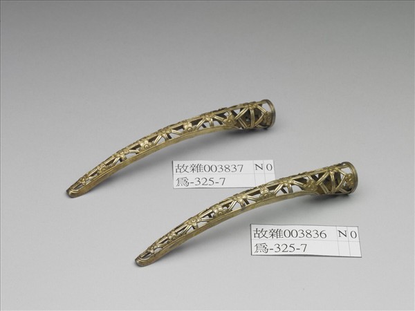 銅鍍金鏤空梅花紋指甲套