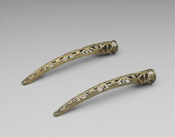 銅鍍金鏤空梅花紋指甲套