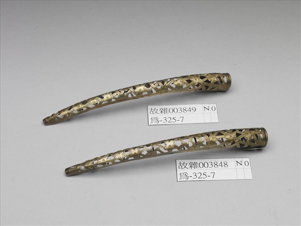 銅鍍金鏤空冰梅紋指甲套