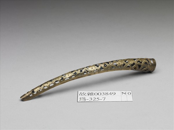 銅鍍金鏤空冰梅紋指甲套