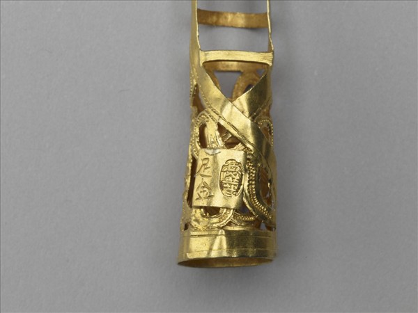 銅鍍金鏤空福壽一字紋指甲套