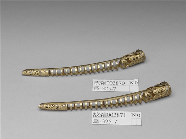 銅鍍金鏤空福壽一字紋指甲套