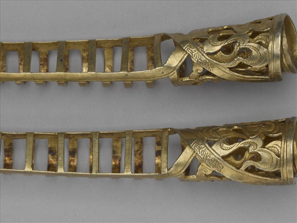 銅鍍金鏤空福壽一字紋指甲套