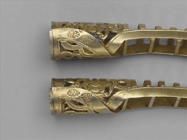 銅鍍金鏤空福壽一字紋指甲套