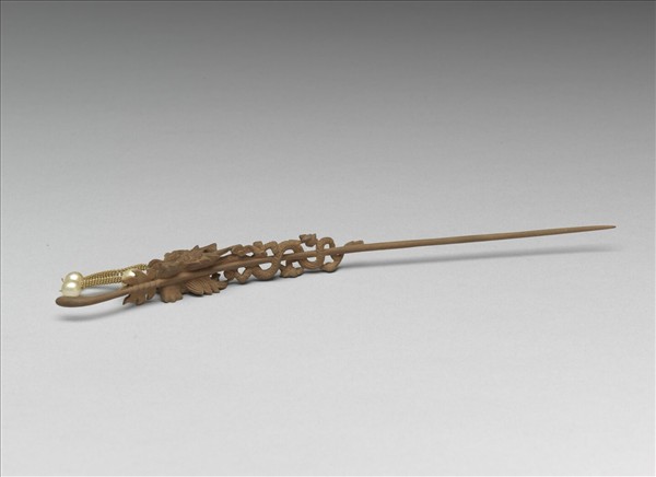 茄楠木雕龍戲珠耳挖簪