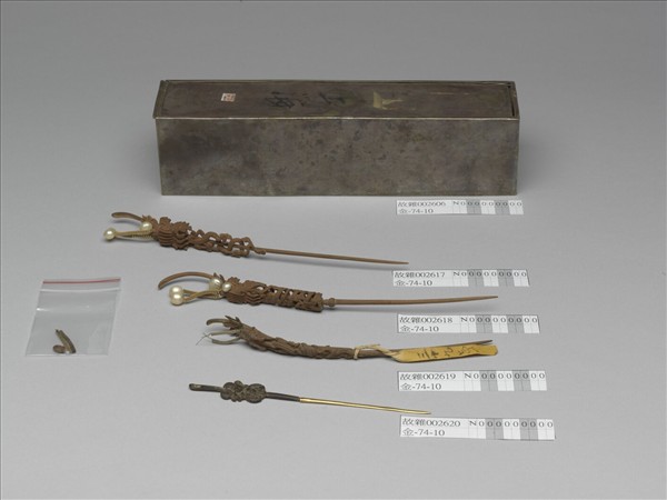 茄楠木雕龍戲珠耳挖簪