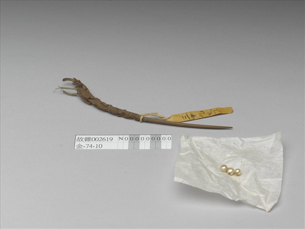 茄楠木雕龍戲珠耳挖簪