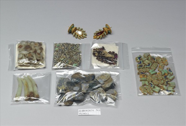 銀鍍金嵌紅寶石松石火燄帽頂