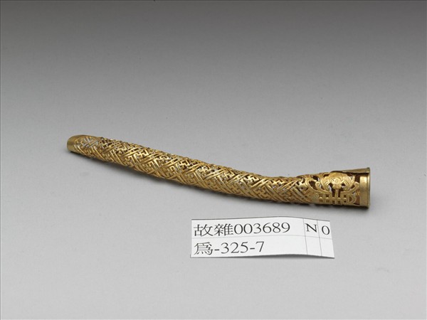 銅鍍金鏤空萬壽紋指甲套