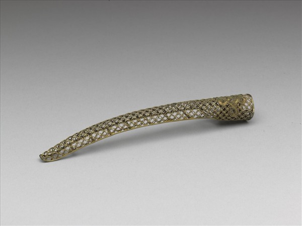 銅鍍金纍絲盤長錢紋指甲套