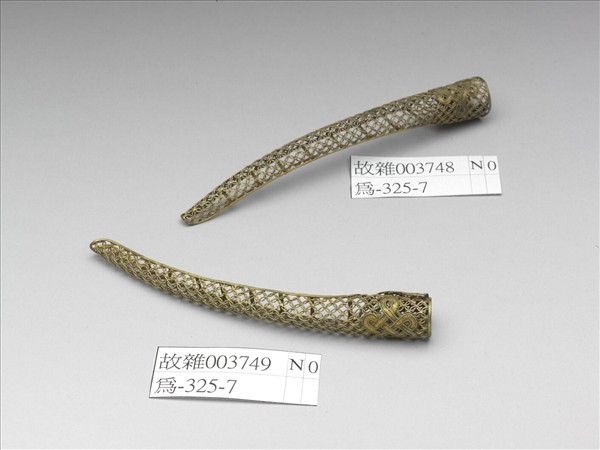 銅鍍金纍絲盤長錢紋指甲套