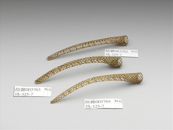 銅鍍金纍絲錢紋指甲套