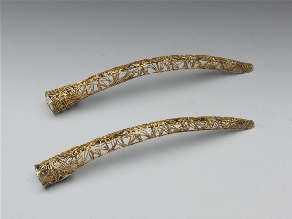 銅鍍金纍絲梅竹紋指甲套