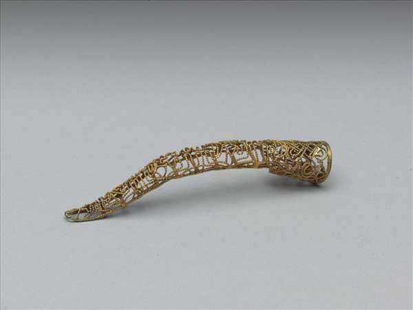 銅鍍金纍絲盤長壽字紋指甲套