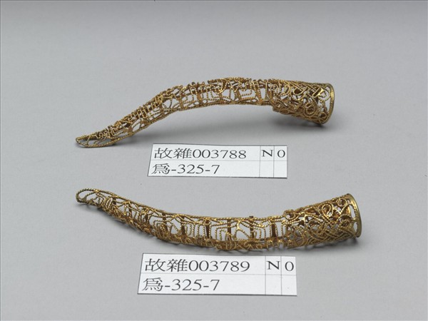 銅鍍金纍絲盤長壽字紋指甲套