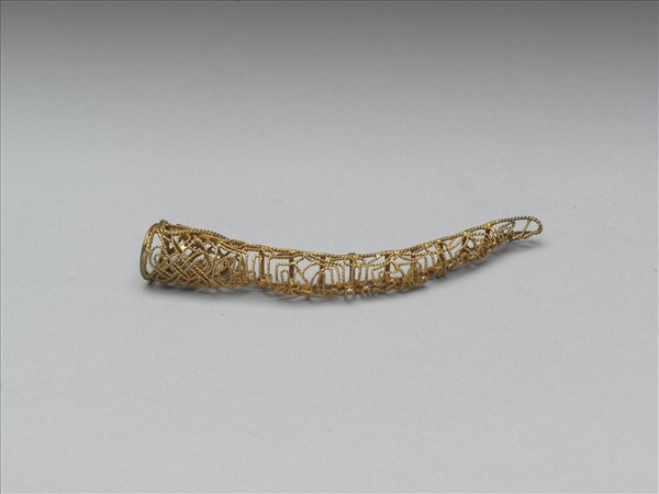 銅鍍金纍絲盤長壽字紋指甲套