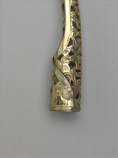 銅鍍金鏤空壽字紋指甲套