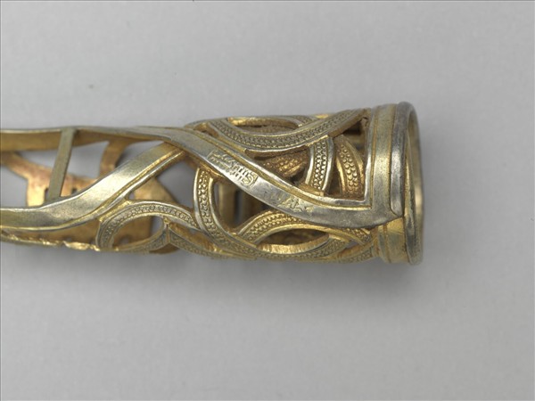 銅鍍金鏤空壽字紋指甲套