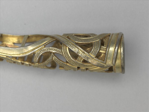 銅鍍金鏤空壽字紋指甲套