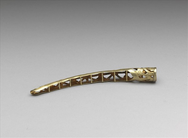 銅鍍金鏤空梅花紋指甲套