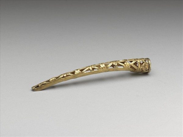 銅鍍金鏤空梅花紋指甲套