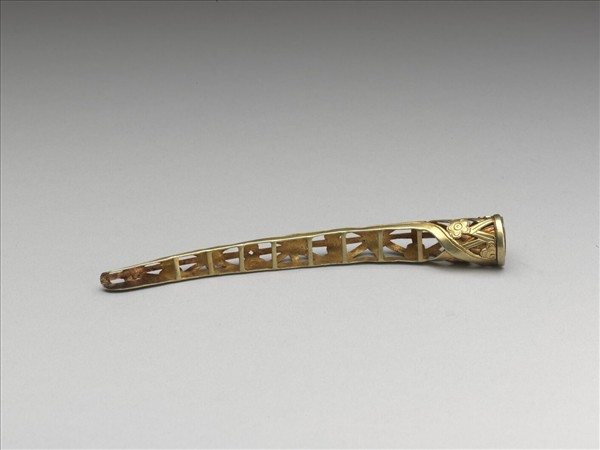 銅鍍金鏤空梅花紋指甲套