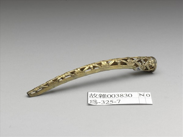 銅鍍金鏤空梅花紋指甲套