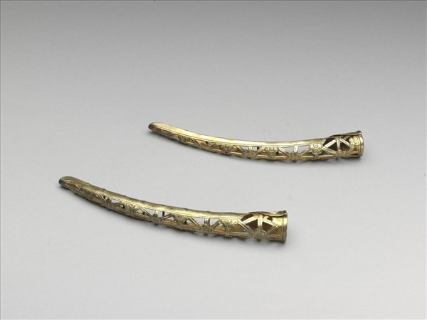 銅鍍金鏤空梅花紋指甲套