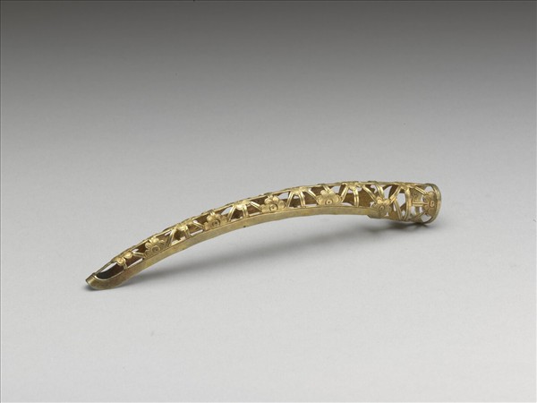 銅鍍金鏤空梅花紋指甲套