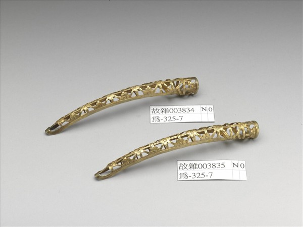 銅鍍金鏤空梅花紋指甲套