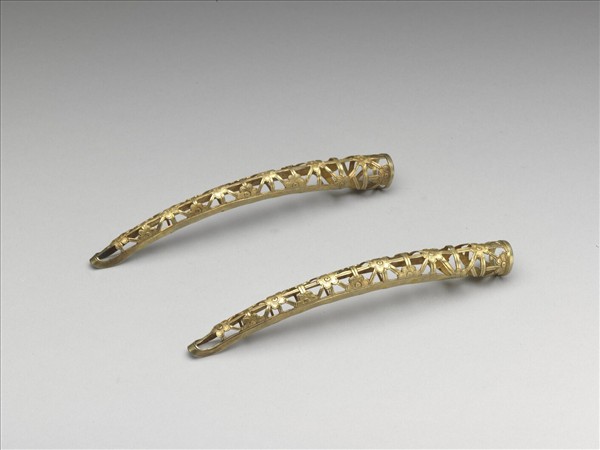 銅鍍金鏤空梅花紋指甲套